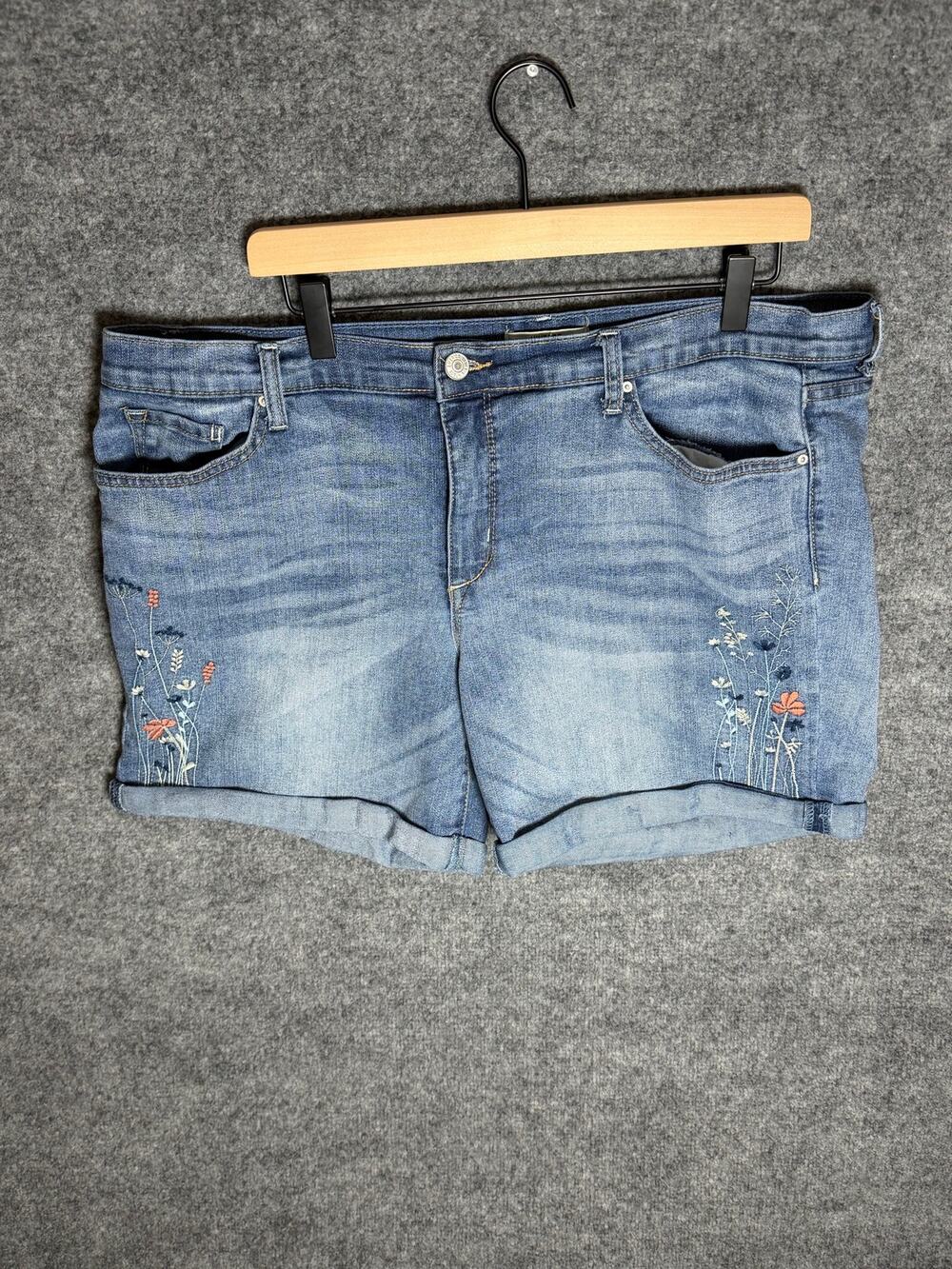 Vintage America Blues Bestie Jean Women’s Embroidered Denim Shorts Size 16/33